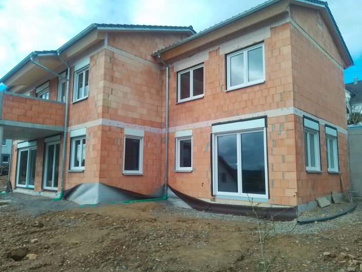 Massivfertighaus oder Holzhaus Bauweise Massivhaus oder Holzhaus